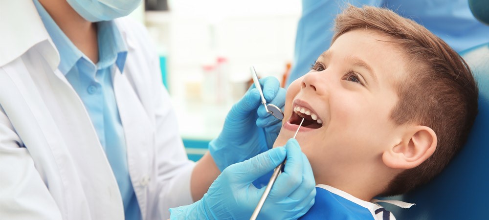 ما هي الأسنان التي لا تتبدل عند الأطفال؟